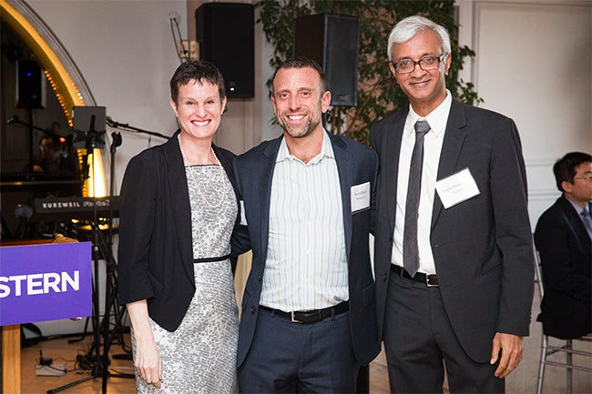 (center) Steve Blader, Kenneth G. Langone Professor of Business, with Vice Dean of Faculty Elizabeth Morrison (left) and Dean Raghu Sundaram (right)