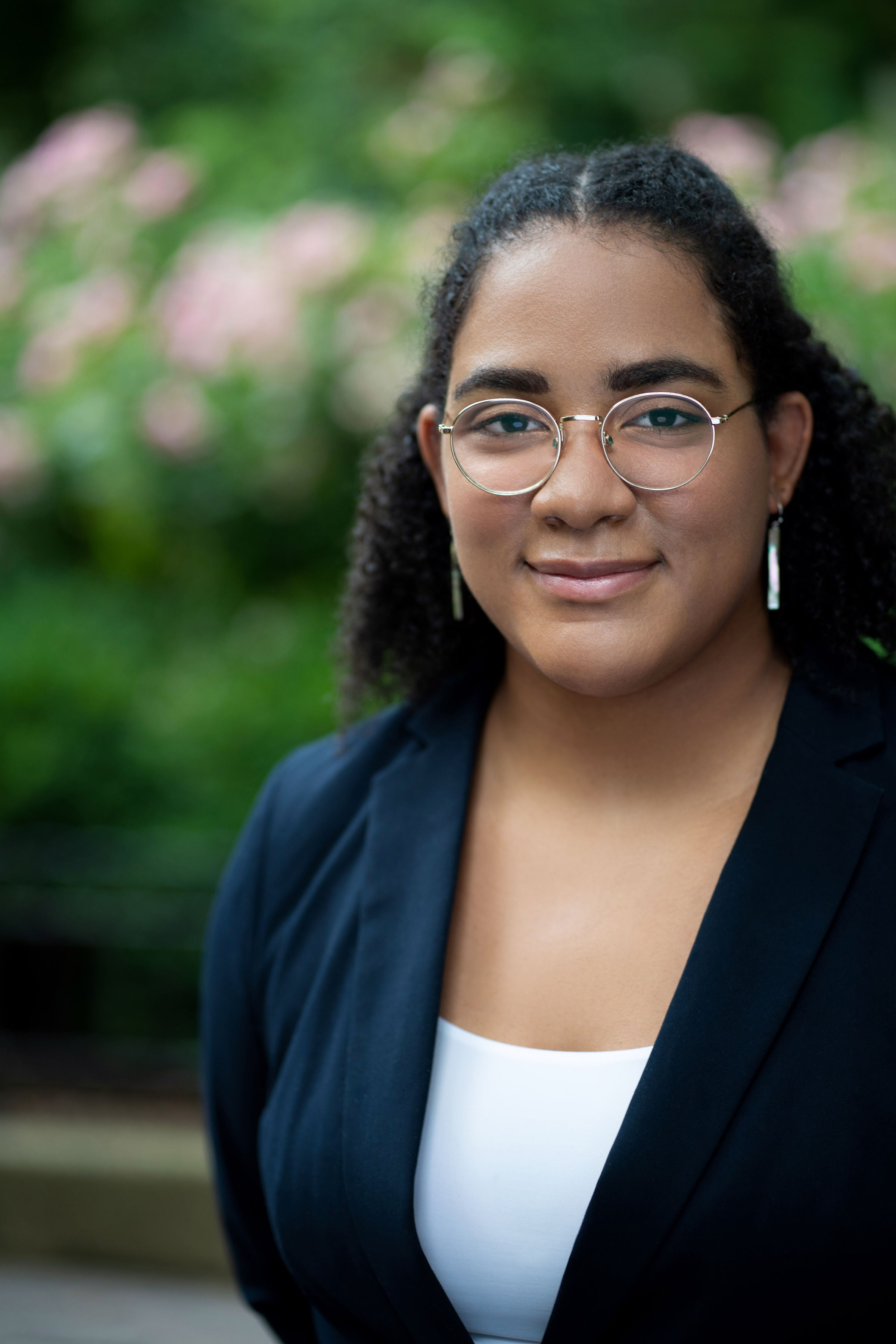 Headshot of Lindsay Hopewell