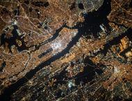 An aerial photo of Manhattan at night