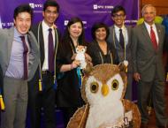 Honors students posing with Dean Menon