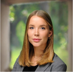 Lily Warnke Headshot