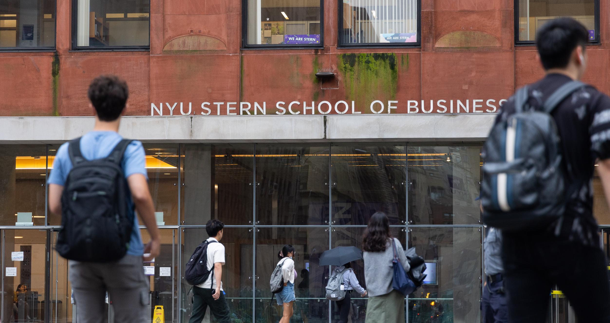 Students in front of Tisch 
