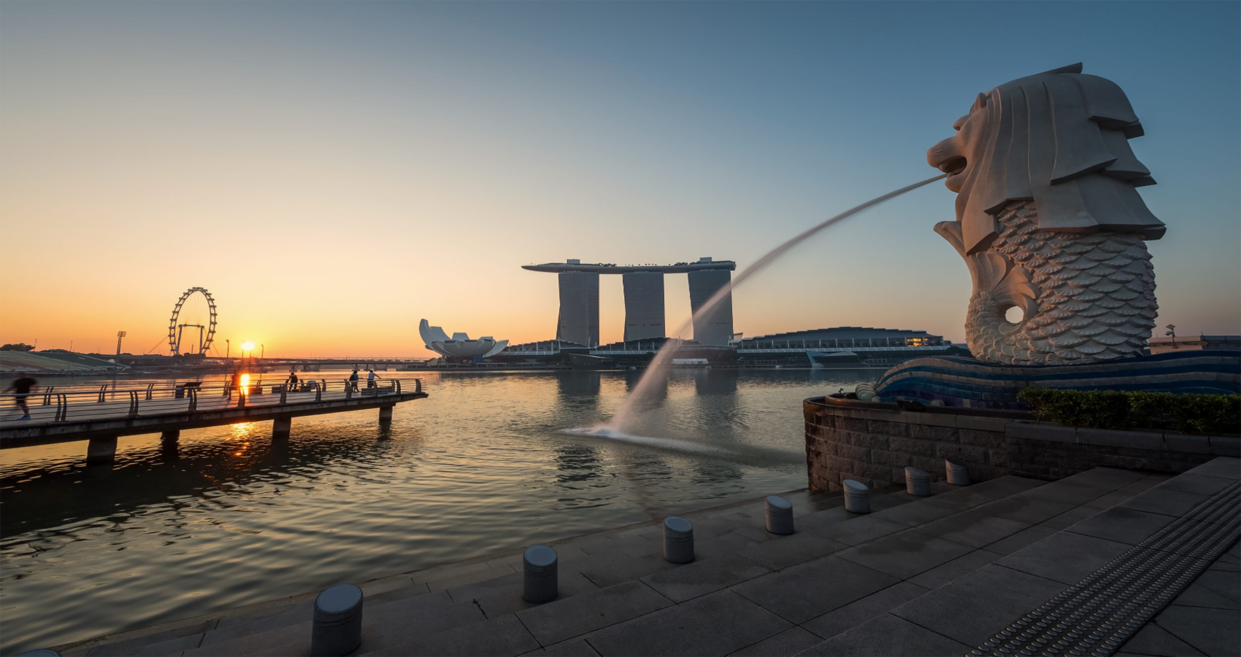 Image of Singapore Bay with Lion Fountain, hotel and Ferris wheel
