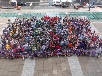 First year students on Gould Plaza for a class picture during Orientation