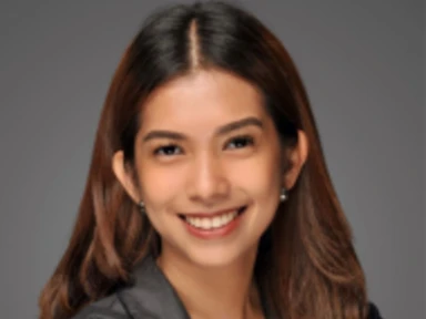 Stefany Claudia headshot