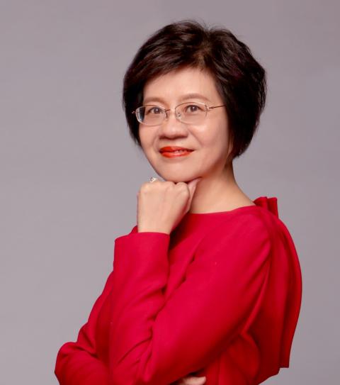 headshot of peggy yu