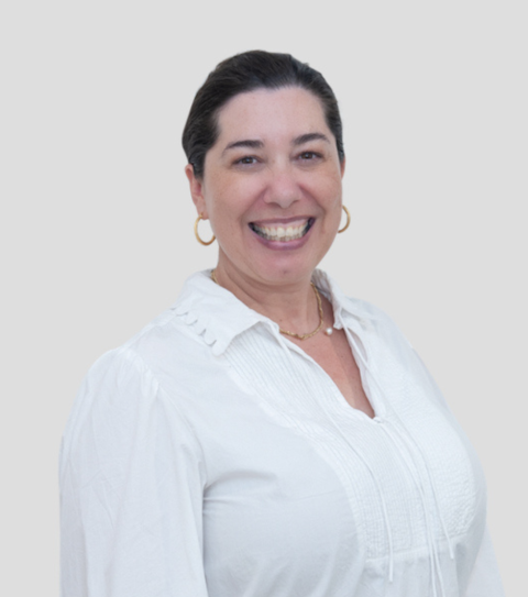 Claire Kells Headshot
