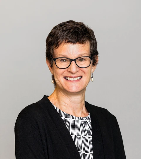 Elizabeth Morrison Headshot