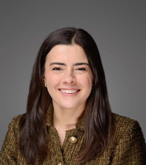 Courtney Schier headshot