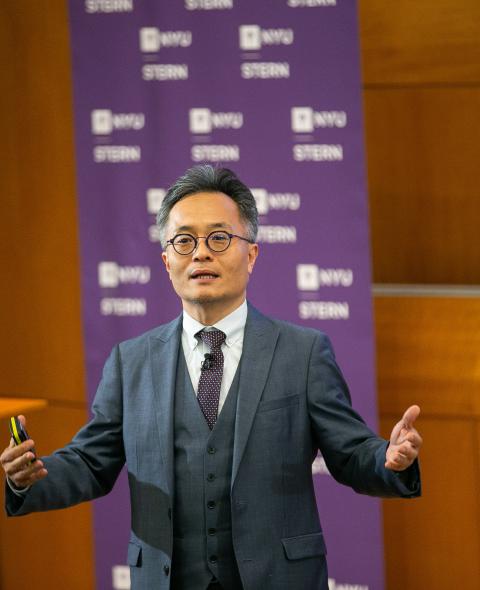 Youngjin Yoo presents at the NYU Stern Digital Innovation Conference 