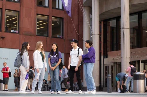 Students in front of NYU Stern