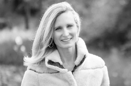 Elizabeth Howard Headshot