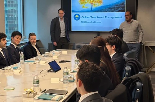 Steve Zelin (MBA ’91) and Lee Kruter (BS ’00) hosted undergraduates at GoldenTree Asset Management