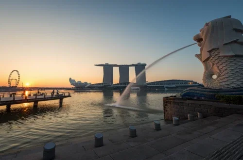 Image of Singapore Bay with Lion Fountain, hotel and Ferris wheel