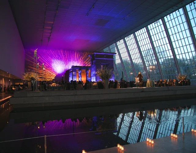 Alumni gather at the Met for Haskins Award Dinner