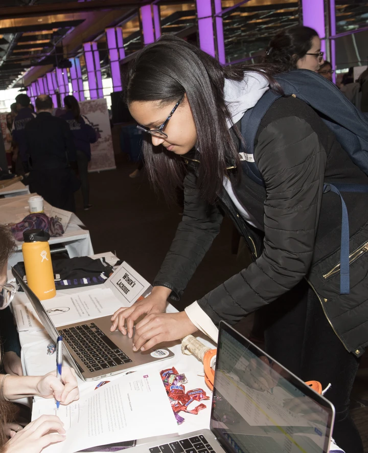 Student signs up for Lacrosse Club at NYU