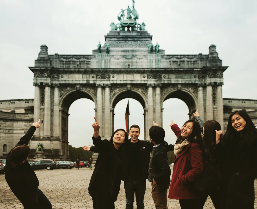 Students pointing to the Arcade du Cinquantenaire on their Brussels, Belgium trip during their semester abroad
