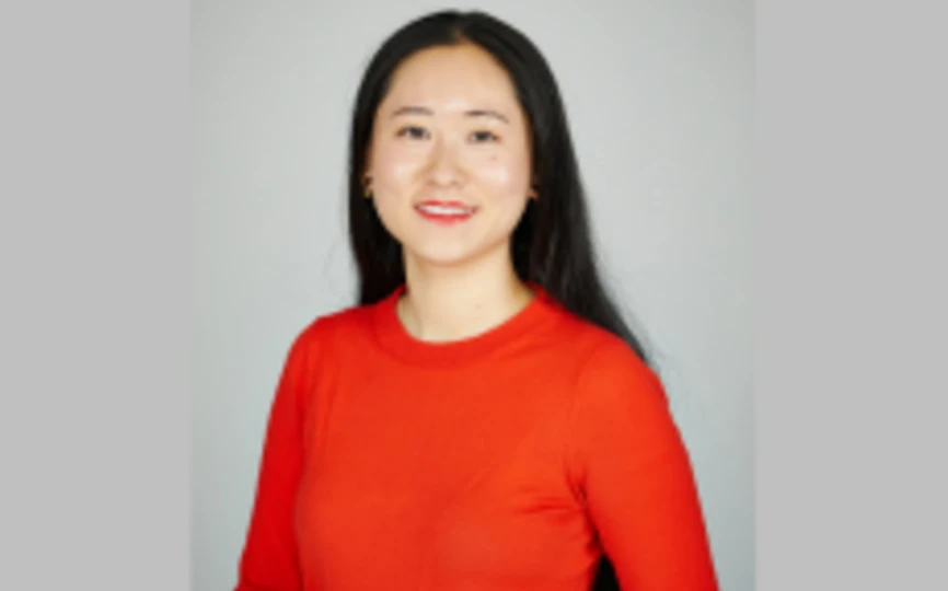 Debbie Wen Headshot