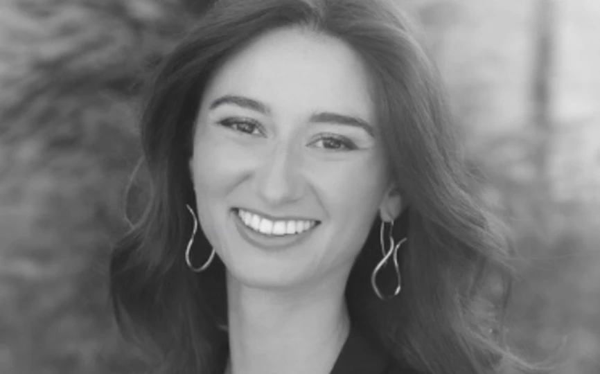 eliana_kanefield_headshot.jpg