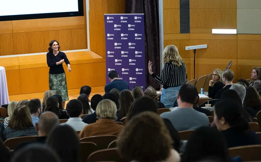 Professor Suzy Welch engages with alumni questions at the “Wait, Wait, I Need a Plan!” Lifelong Learning Workshop in November 2024