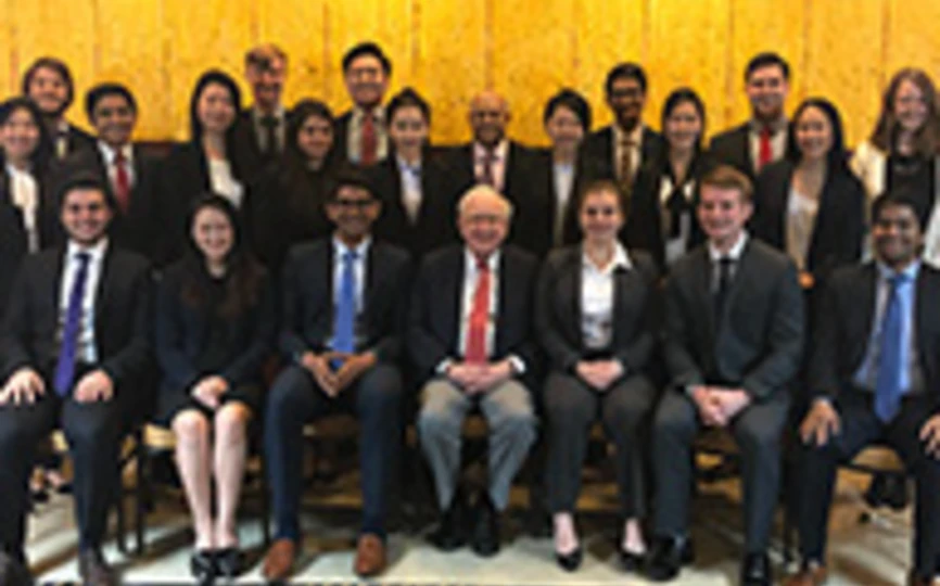 Warren Buffett with undergraduate Honors Program students