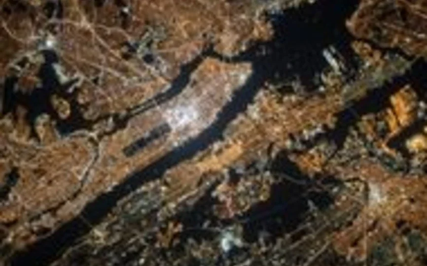 An aerial photo of Manhattan at night