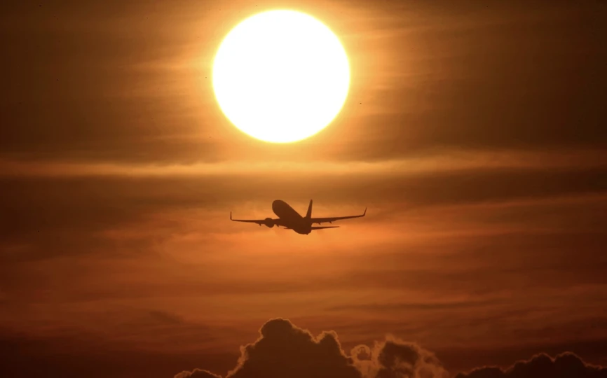 Airplane flying