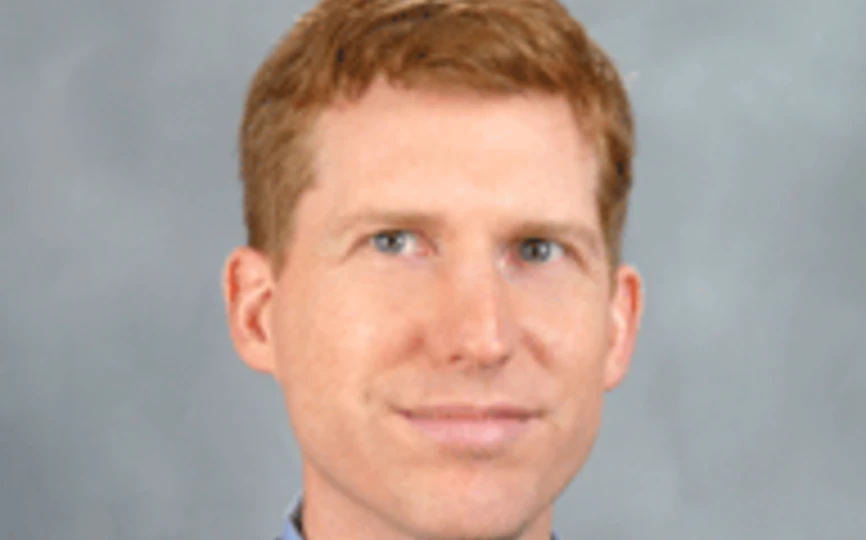 headshot of robert seamans in front of a grey background
