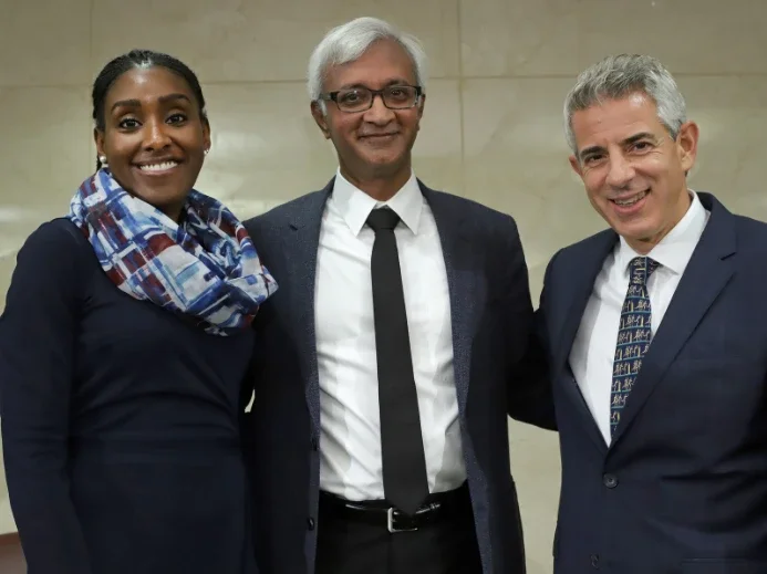 Dean Raghu Sundaram at a fireside chat with Alan Gallo (BS ’87, MBA ’90)