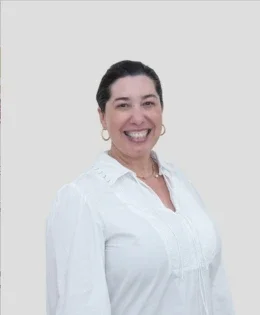 Claire Kells Headshot