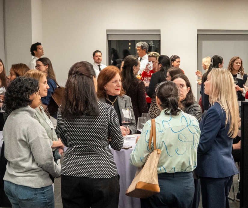 Alumni mingled during a reception