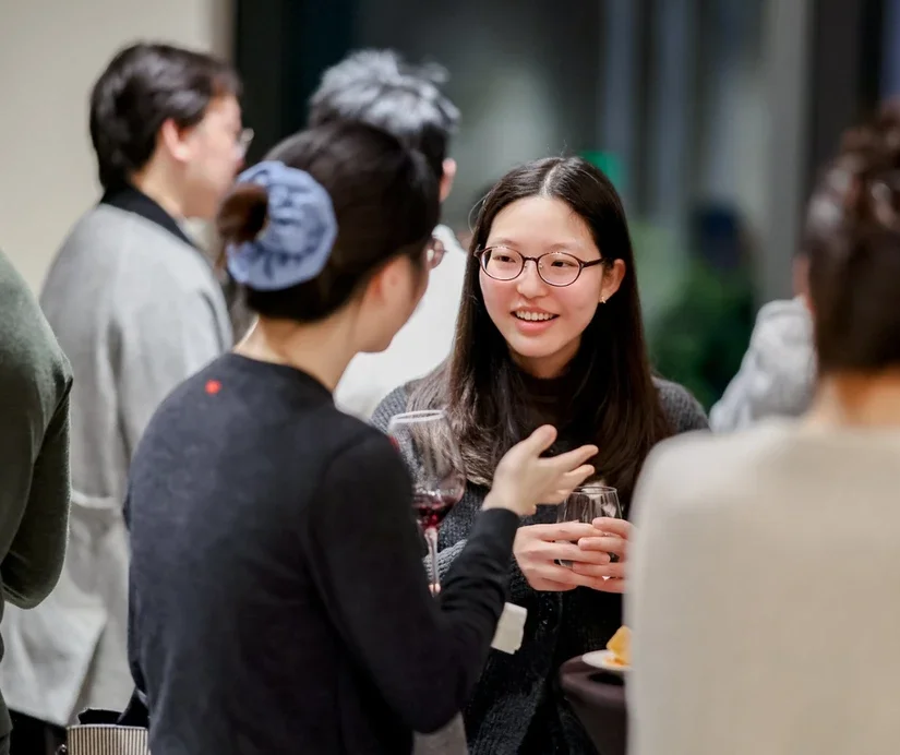 Alumni networking after the chat